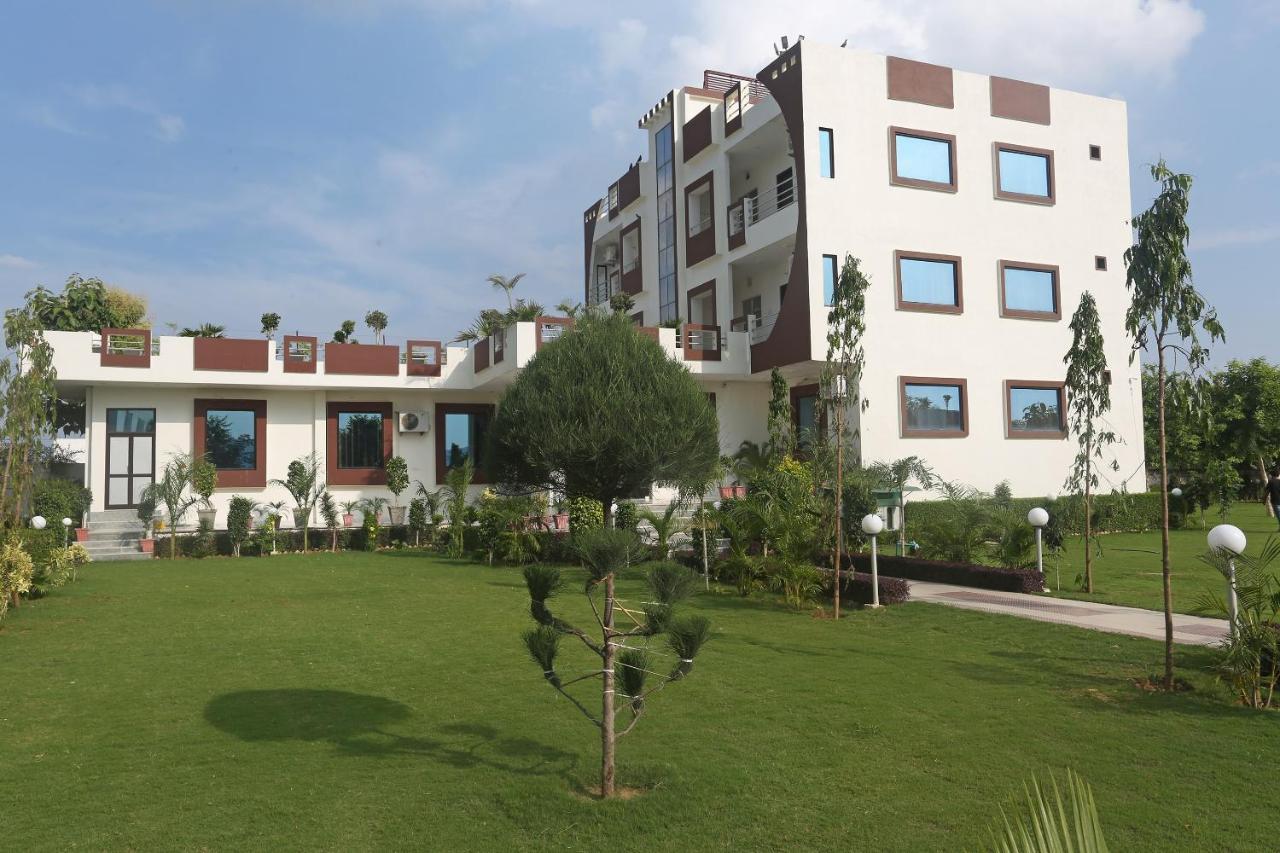 Oyo 18301 Hotel A-One Alwar Bagian luar foto