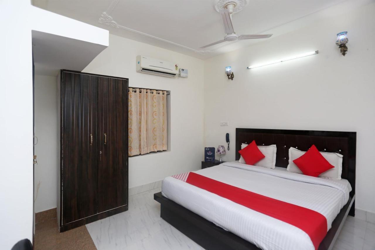 Oyo 18301 Hotel A-One Alwar Bagian luar foto