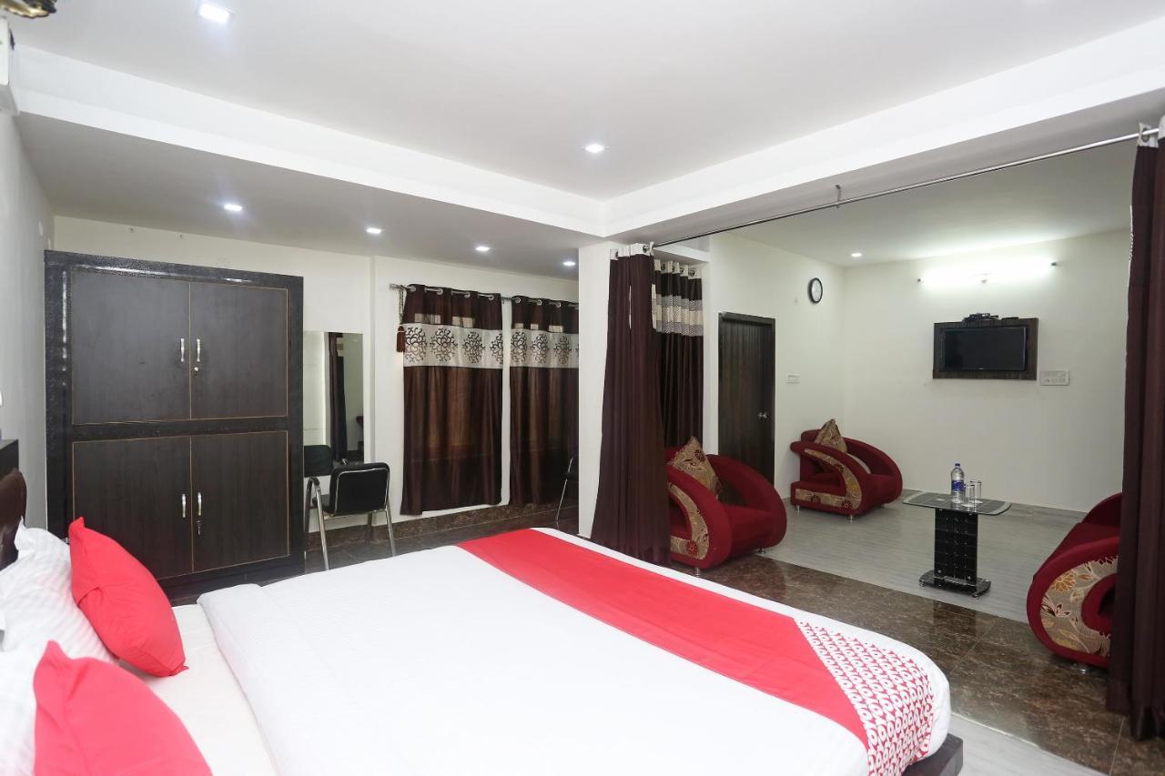 Oyo 18301 Hotel A-One Alwar Bagian luar foto