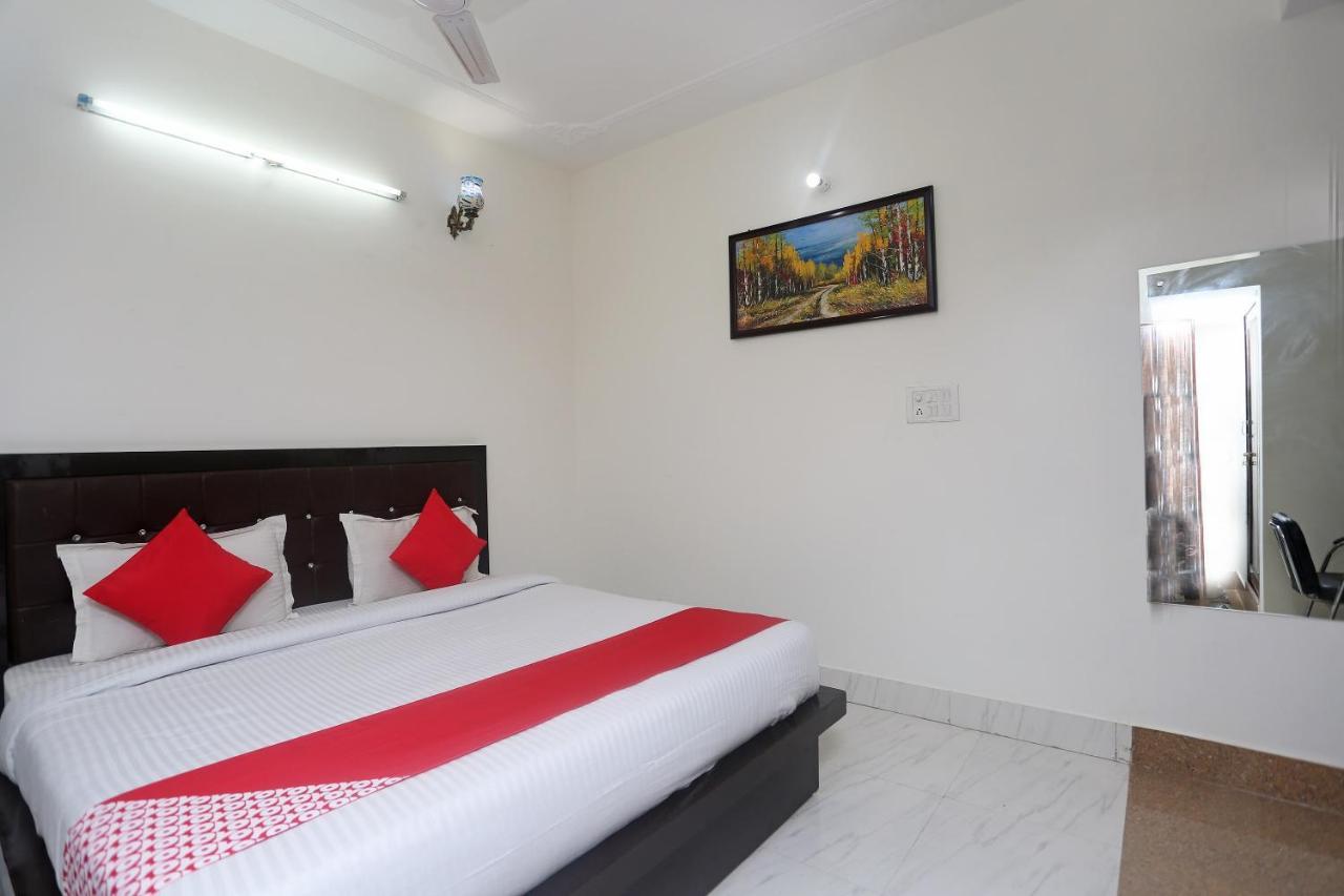 Oyo 18301 Hotel A-One Alwar Bagian luar foto
