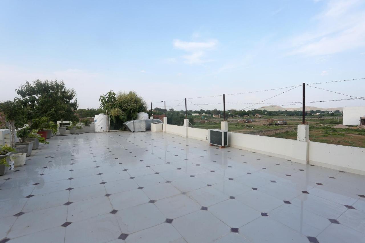 Oyo 18301 Hotel A-One Alwar Bagian luar foto
