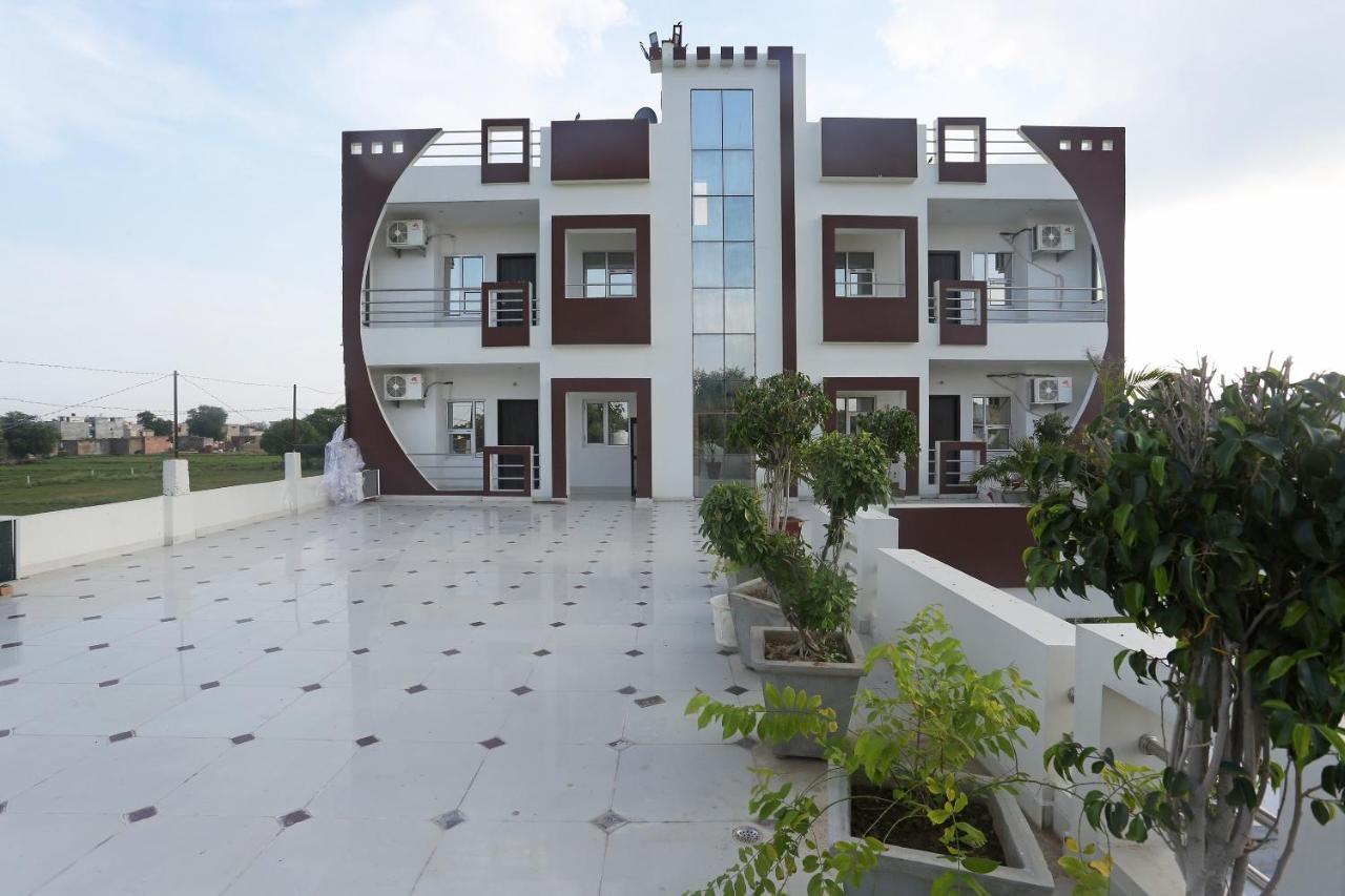 Oyo 18301 Hotel A-One Alwar Bagian luar foto