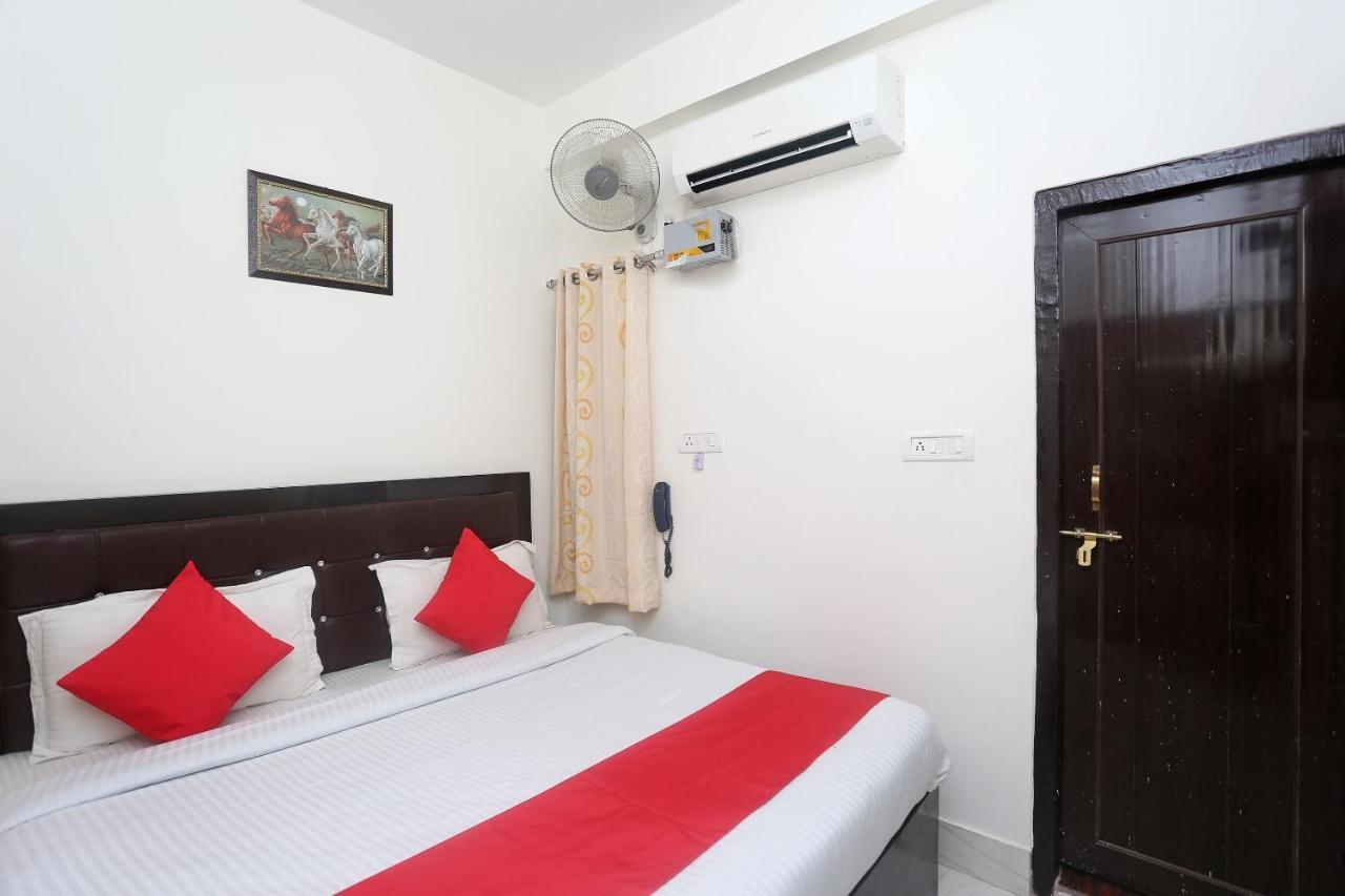 Oyo 18301 Hotel A-One Alwar Bagian luar foto