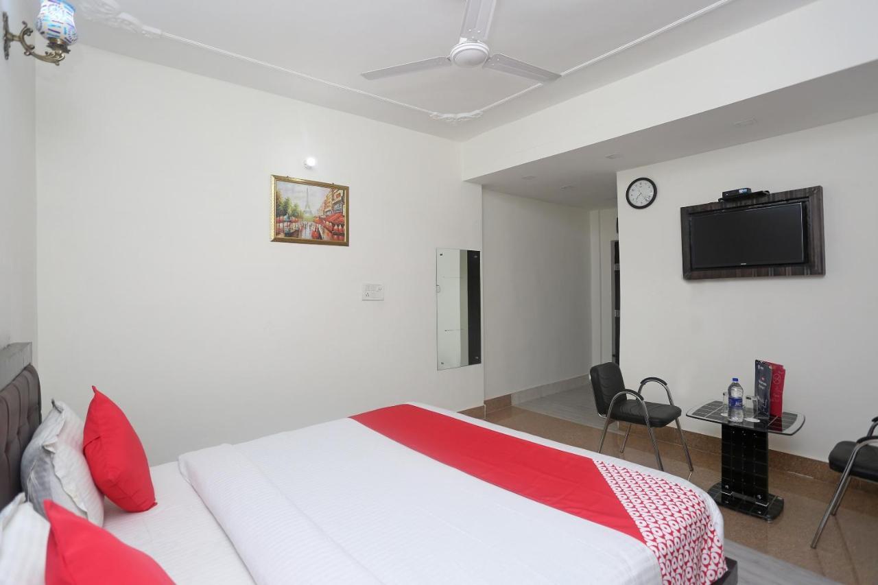 Oyo 18301 Hotel A-One Alwar Bagian luar foto