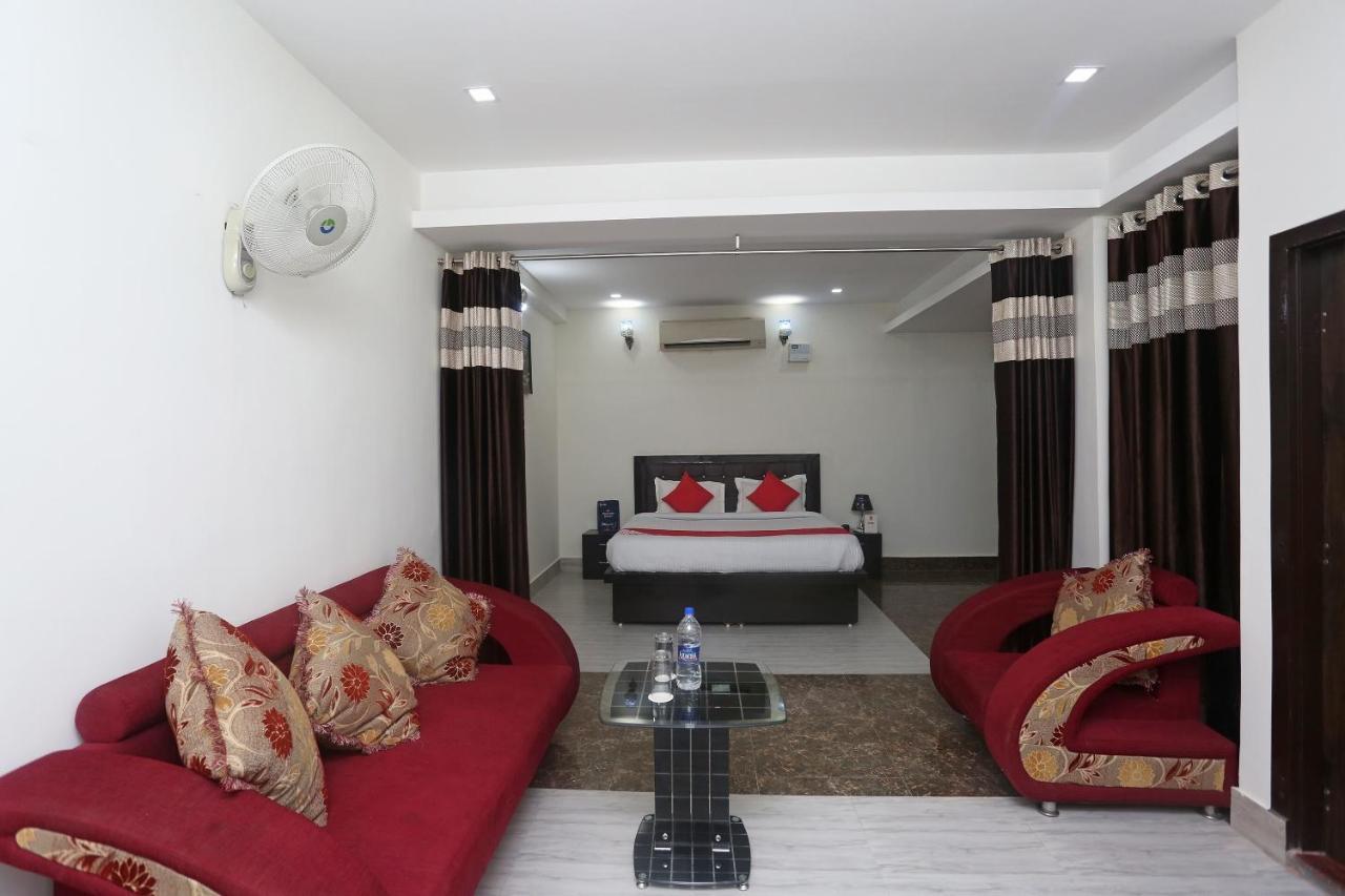 Oyo 18301 Hotel A-One Alwar Bagian luar foto
