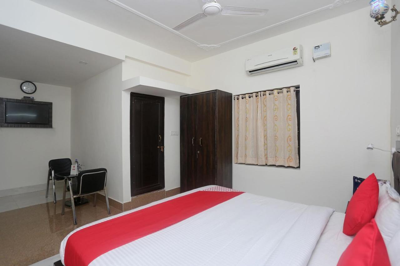 Oyo 18301 Hotel A-One Alwar Bagian luar foto